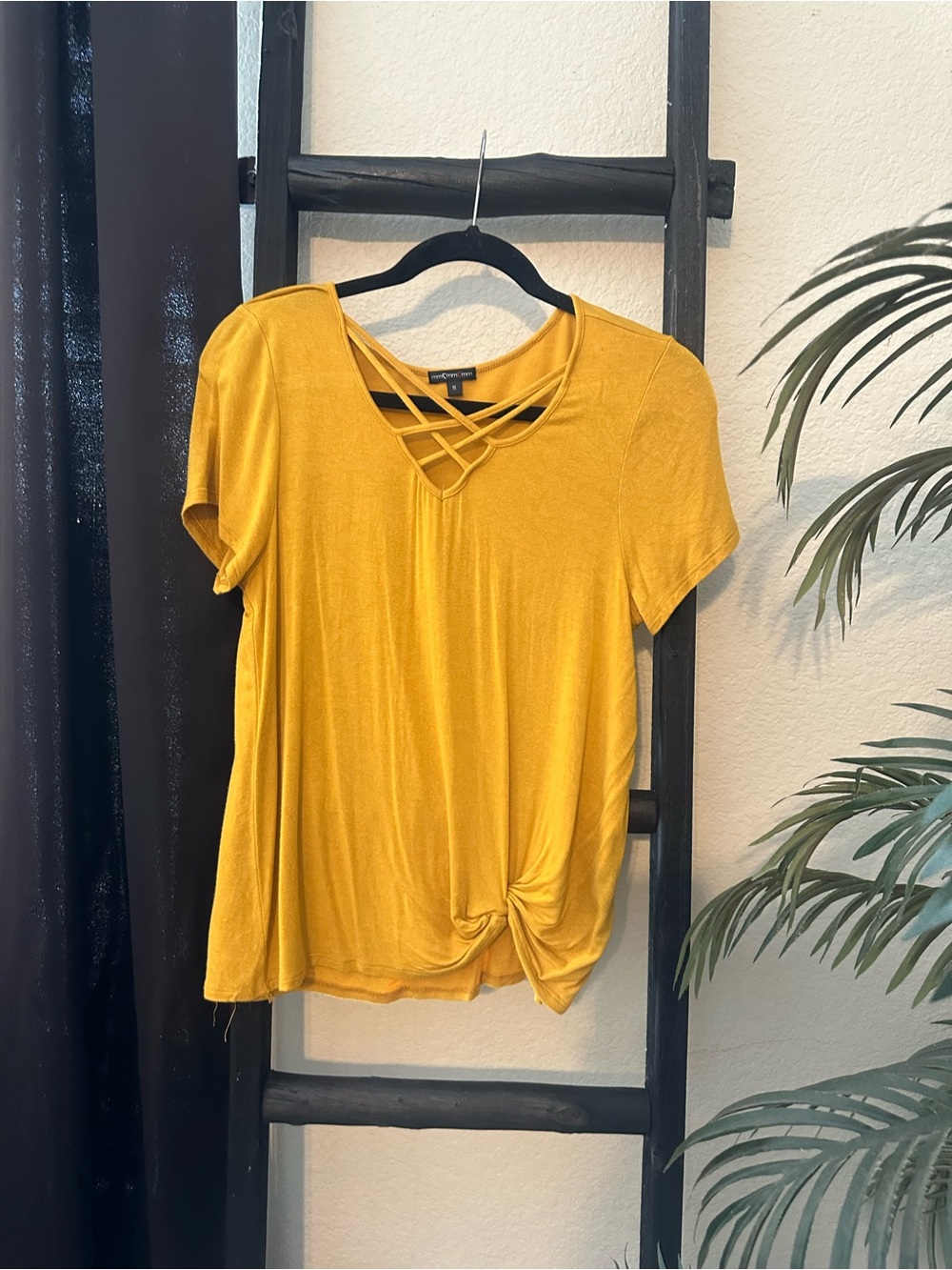Source Unknown Mustard Yellow Criss-Cross Knot Front Short Sleeve Tee